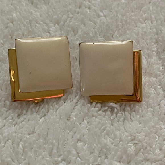 Monet Clip on Chic Cream and Gold Square Earrings - Picture 1 of 5